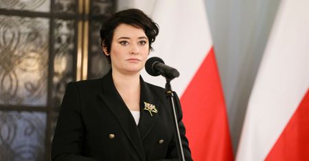 Morawiecki spotkał się z Le Pen. Żukowska mówi o "hańbie dla Polski"