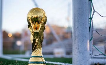 Reklamy w trakcie meczów po raz pierwszy w historii mundialu. Również w TVP