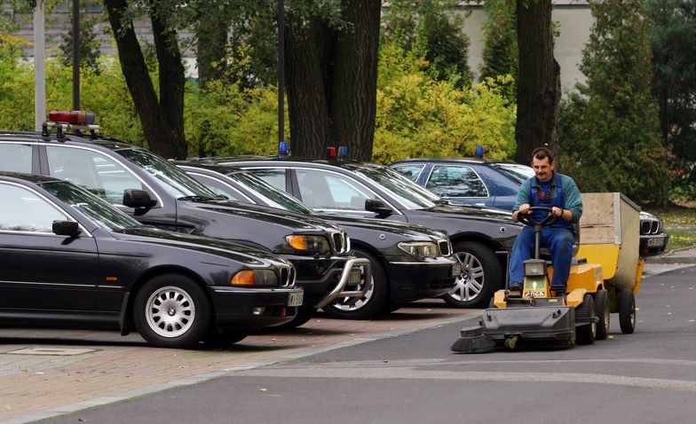 308 nowych limuzyn trafi do ministerstw i urzędów. Część kosztów pokryje fundusz dla imigrantów