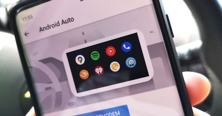 Android Auto 17.5 dostępny dla kierowców. Co zmienia ta wersja?