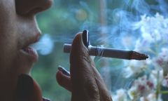 Zakaz palenia na balkonie? Utrudniona zmiana przepisów