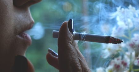 Zakaz palenia na balkonie? Utrudniona zmiana przepisów