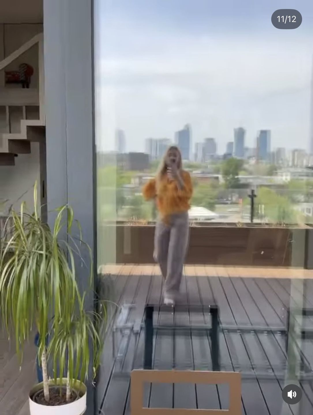 Basia Kurdej-Szatan relaksuje się na tarasie
