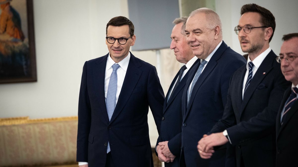 Od lewej: Mateusz Morawiecki, Henryk Kowalczyk, Jacek Sasin, Waldemar Buda, Mariusz Kaminski