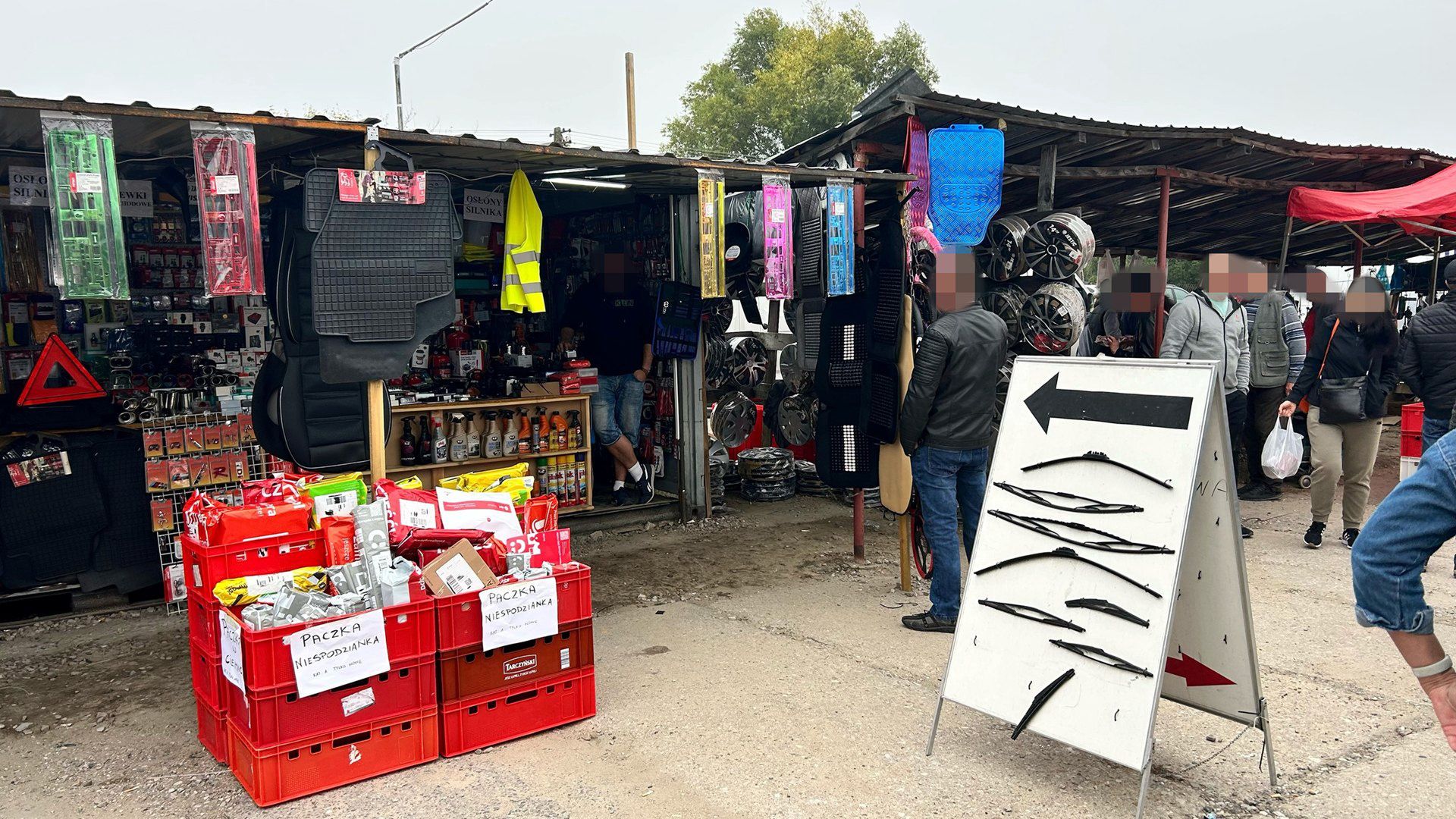Jak nie coś do auta, to może paczka-niespodzianka? 