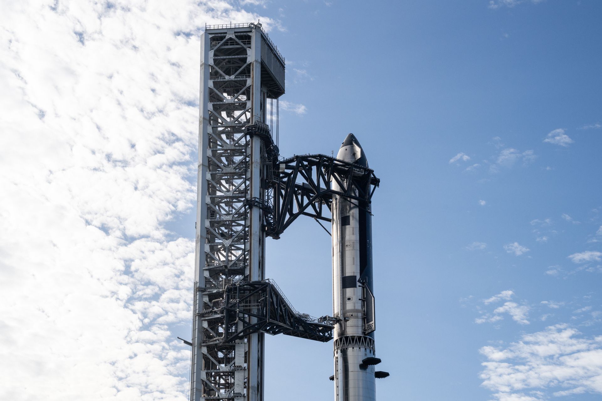 SpaceX rozpoczął test kapsuły Starfall. Przełom w produkcji w kosmosie
