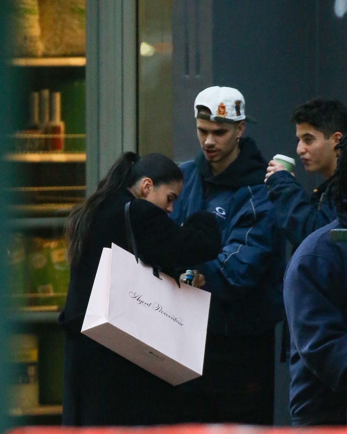 Romeo Beckham na zakupach z nową dziewczyną