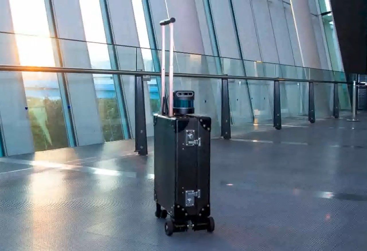 Robotyczna walizka zastąpi psich przewodników u osób niewidomych na lotniskach
