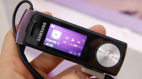 Pierwszy z muzycznej linii Samsunga - SGH-F210 1