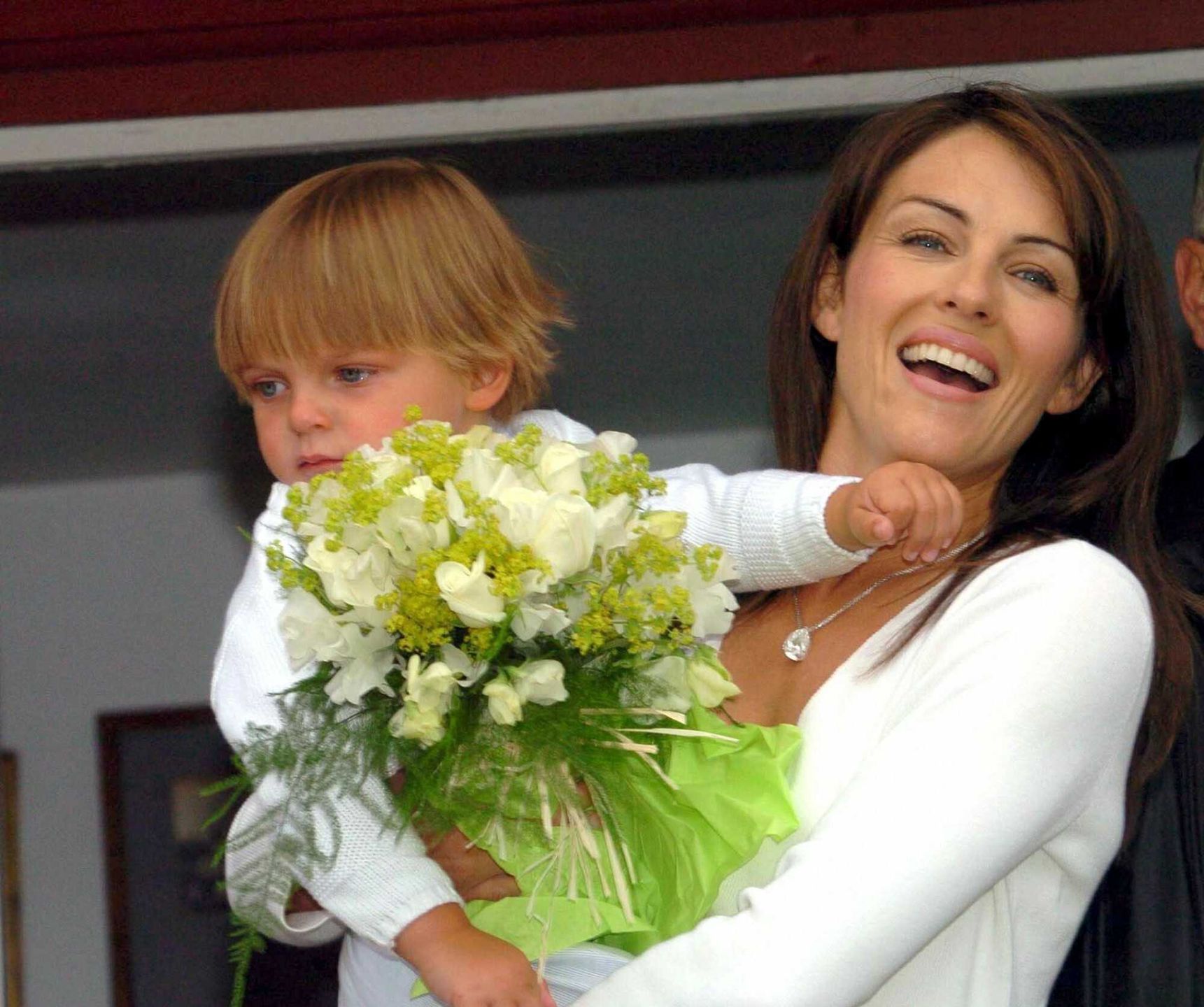 Elizabeth Hurley z synem