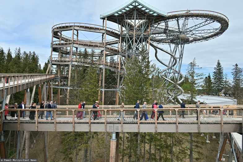 Otwarcie Sky Walk Serce Poronina
Fot. Pawel Murzyn/East News, Male Ciche, 30.05.2025 Uroczyste otwarcie Sky Walk Serce Poronina, czyli Podniebnej sciezki na Polanie Zgorzelisko, a juz jutro, w sobot? 31 maja o godzinie 9 uruchomiona zostanie dla szerokiej publicznosci.
Pawe? Murzyn