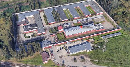 Specyfika aresztu na Grochowie. Za co siedzą współwięźniowie Wąsika i Kamińskiego?