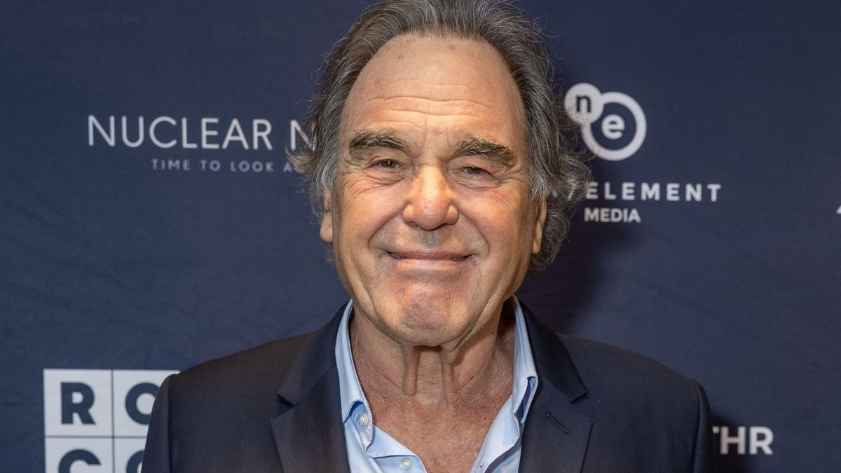 Oliver Stone jest laureatem Złotego Globu za "JFK"