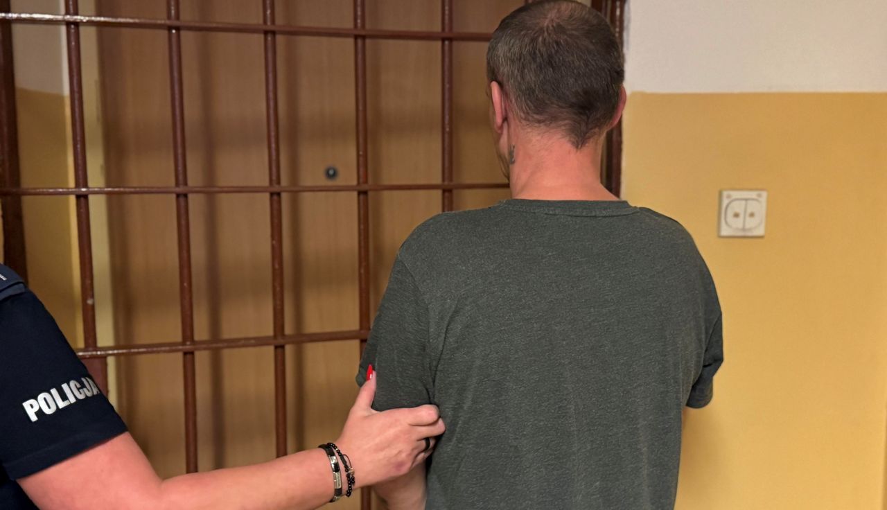 Atak na nastolatków. Policja ujawnia. "Za pomocą pałki teleskopowej"