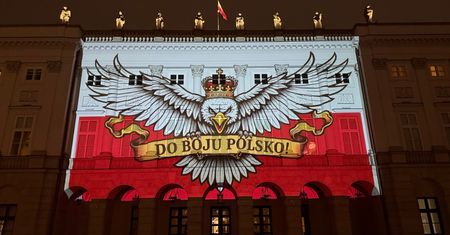 "Zakazana oprawa" z meczu kadry znalazła się na Pałacu Prezydenckim