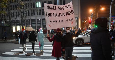 Strajk kobiet. Wrocław. "Gońcie się! Za Warszawę!" Kolejny protest na ulicach