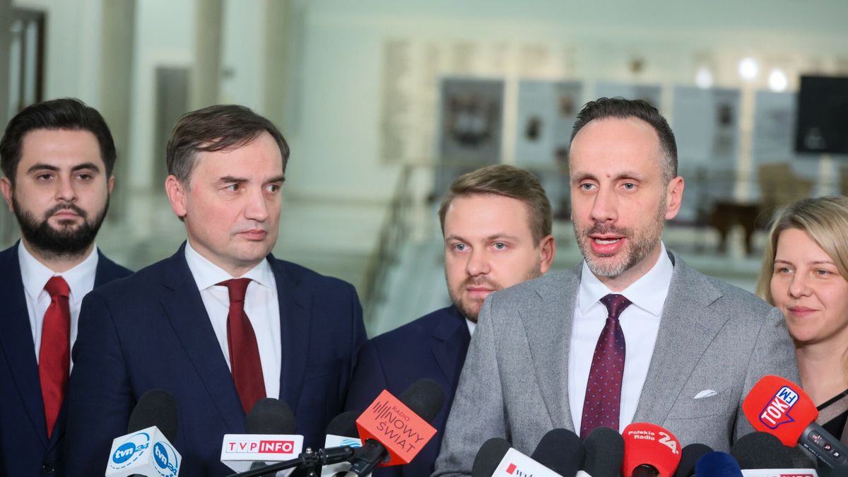 67. posiedzenie Sejmu IX kadencji
Fot. Wojciech Olkusnik/East News, Warszawa, 30.11.2022.  67. posiedzenie Sejmu IX kadencji.
Konferencja prasowa Solidarnej Polski. N/z: Norbert Kaczmarczyk, Zbigniew Ziobro, Jacek Ozdoba, Aleksandra Szczudlo.
Wojciech Olkusnik