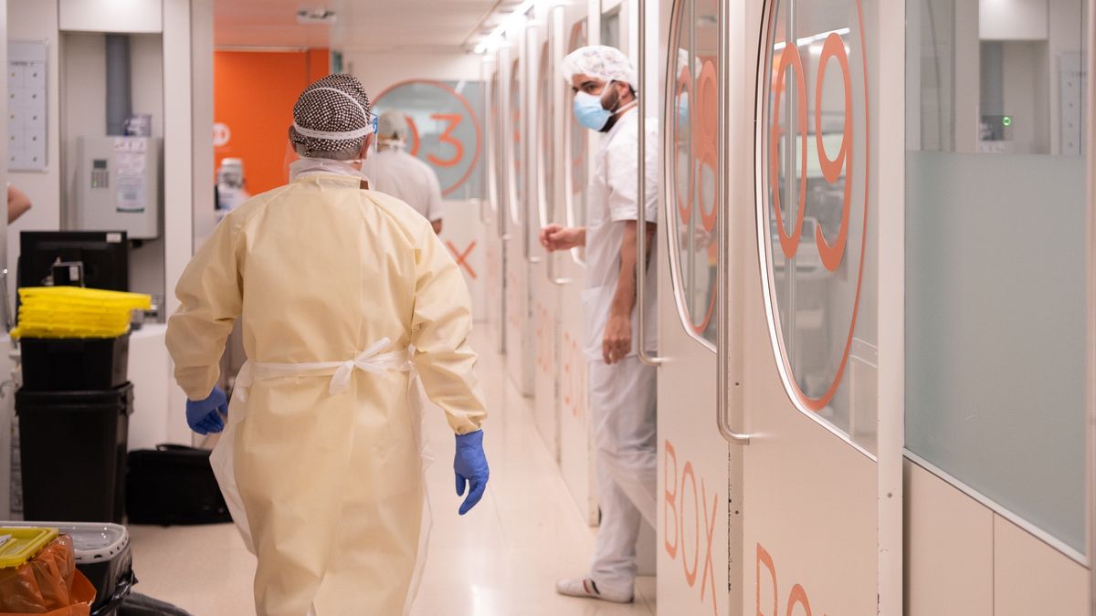 Zaznaczył, że przez okres epidemii przybyło do Polski 1200 lekarzy, którzy znaleźli zatrudnienie w trybie uproszczonym 