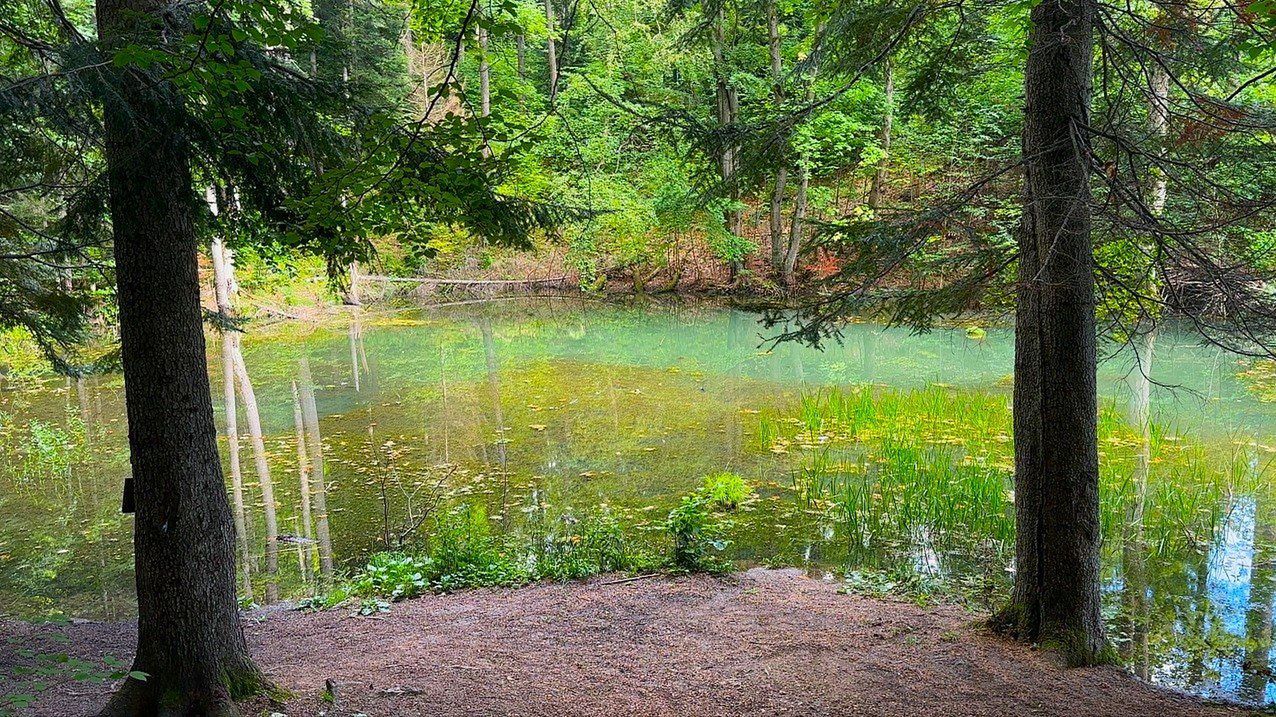 Morskie oko nie tylko w Tatrach. Turkusowa toń to ciekawy cel wędrówek