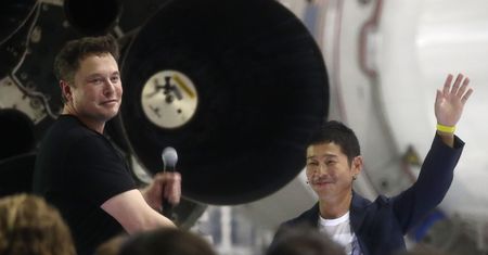 Elon Musk i SpaceX zorganizują mu lot w kosmos. On szuka partnerki do tej podróży