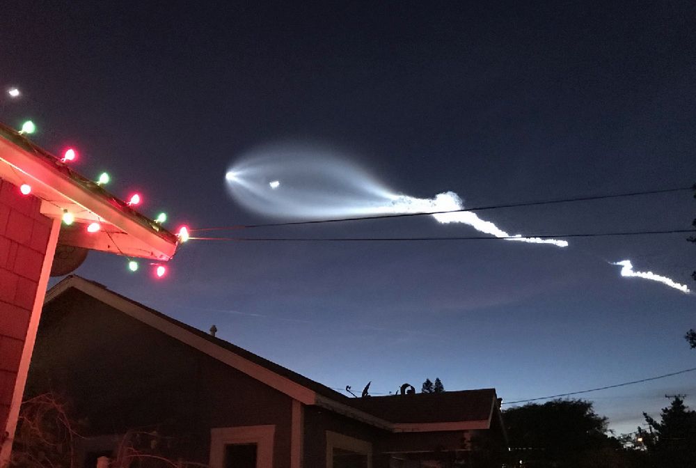Dramatyczny nocny pokaz nad Los Angeles. Elon Musk: to UFO z Korei Północnej