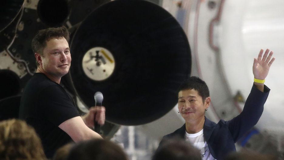 Elon Musk, szef SpaceX i Yusaku Maezawa, japoński przedsiębiorca.