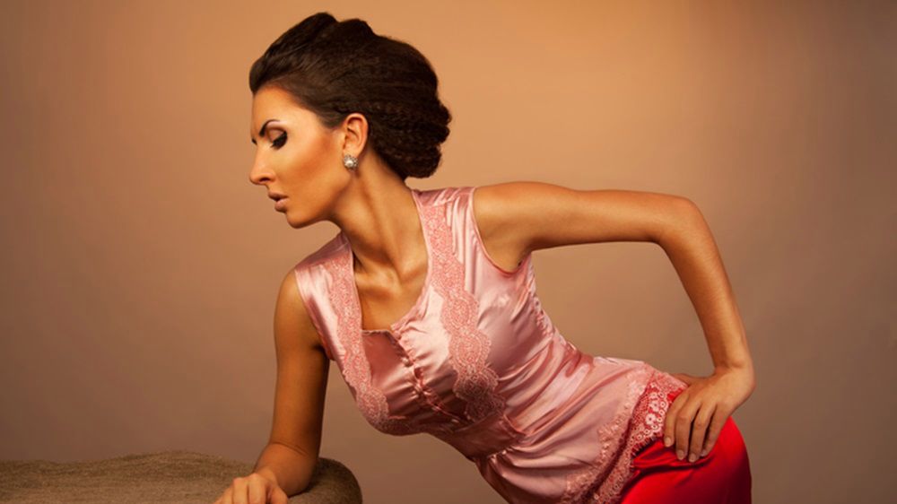 Awangardowe połączenie czerwieni i fuksji jest idealne na jesień