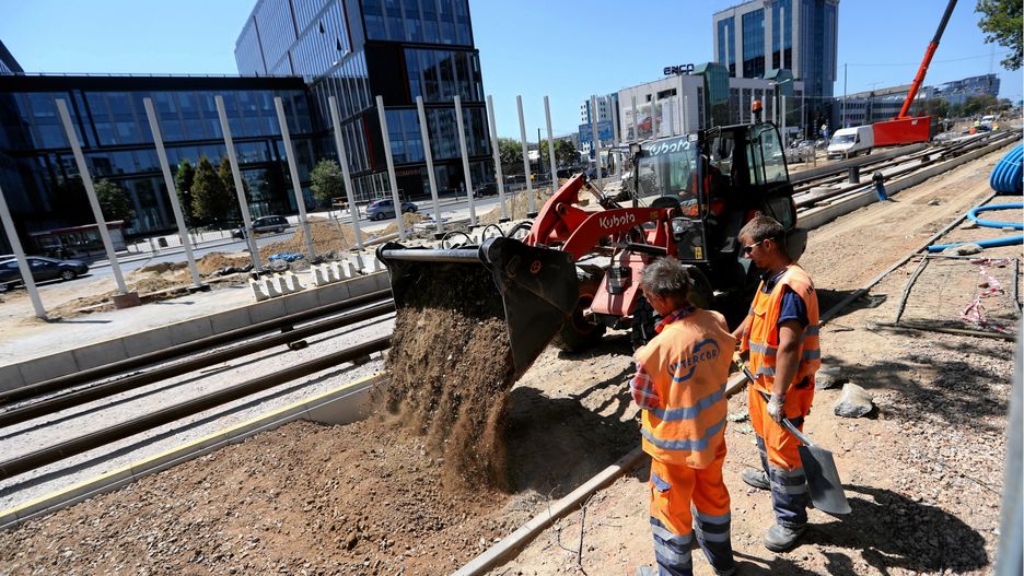 Budowa torowiska tramwajowego podczas remontu ulicy Marynarskiej