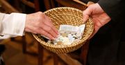 Jak rzucać pieniądze na tacę, aby nie wyjść na nieprzyzwoitego? To nie zmieniło się od 100 lat