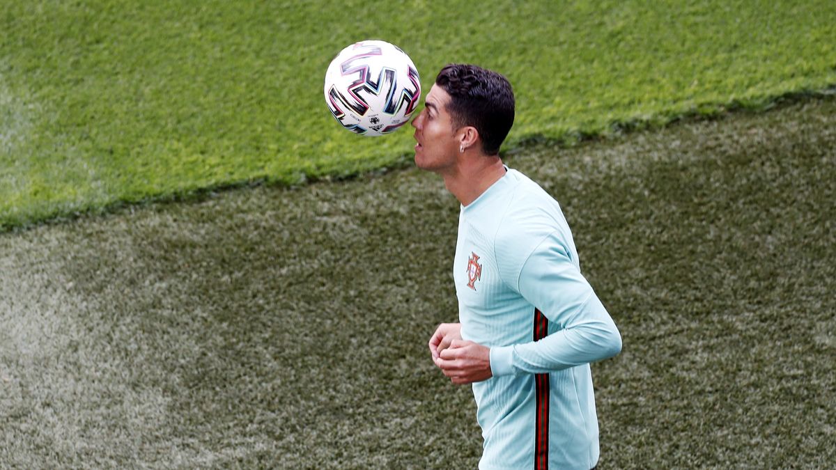 Cristiano Ronaldo zachęca do picia wody