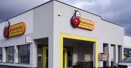 Biedronka promuje outlety z produktami za połowę ceny. Mobilne punkty przyjadą do ciebie