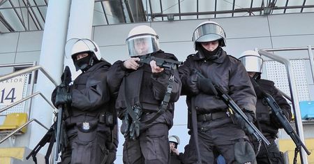 Narzędzia do tłumienia zamieszek. Ostatnia linia obrony policjanta
