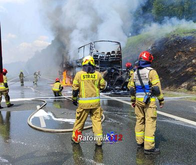 Pożar na A4. Autokar stanął w ogniu