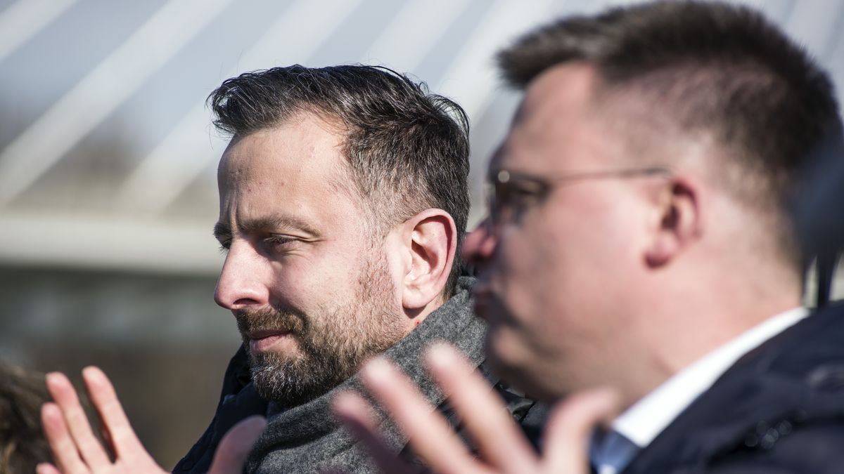 WARSAW, MAZOWIECKIE, POLAND - 2023/03/01: Wladyslaw Kosiniak-Kamysz (L) and Szymon Holownia (R) are seen during the press conference. During a press conference in Warsaw, the leaders of the Polska 2050 party (Poland 2050) - Szymon Holownia and the PSL (Polish People's Party) - Wladyslaw Kosiniak-Kamysz, announced a joint start in the autumn parliamentary elections, and presented their program called the "Common List of Matters" (Wspolna Lista Spraw). (Photo by Attila Husejnow/SOPA Images/LightRocket via Getty Images)