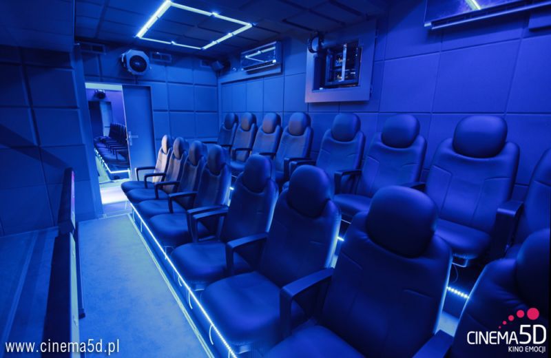 Ciężarówka z prezentacją Asylum 5D w trasie 3
