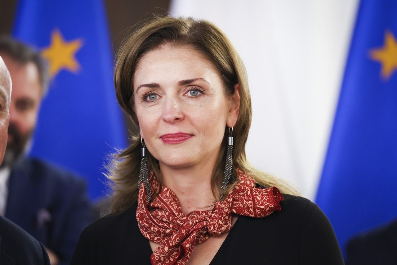 Joanna Mucha to kobieta-kameleon. Oto wizerunkowe metamorfozy polityczki