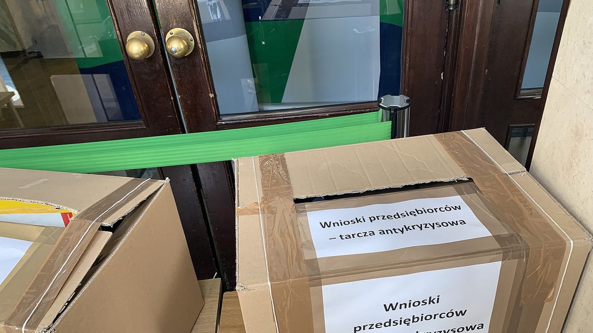 Przedsiębiorcy chętnie korzystają z możliwości zwolnienia z ZUS i masowo składają wnioski. 