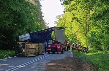 Lidzbark: Ciężarówka z drobiem rozbiła się i zablokowała drogę na 5 godzin!