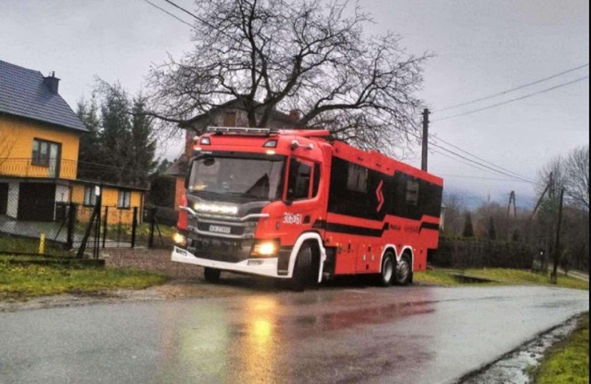 Takiej akcji jeszcze nie było. Betonowe schody nagle zaczęły parzyć