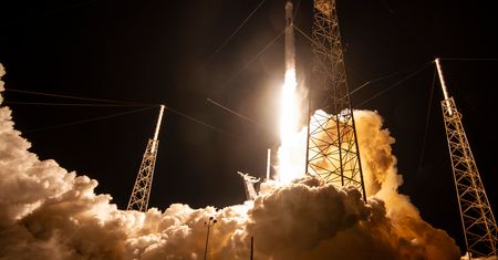 Elon Musk o planach SpaceX na grudzień. Wiele ważnych kontraktów i kolejne starty