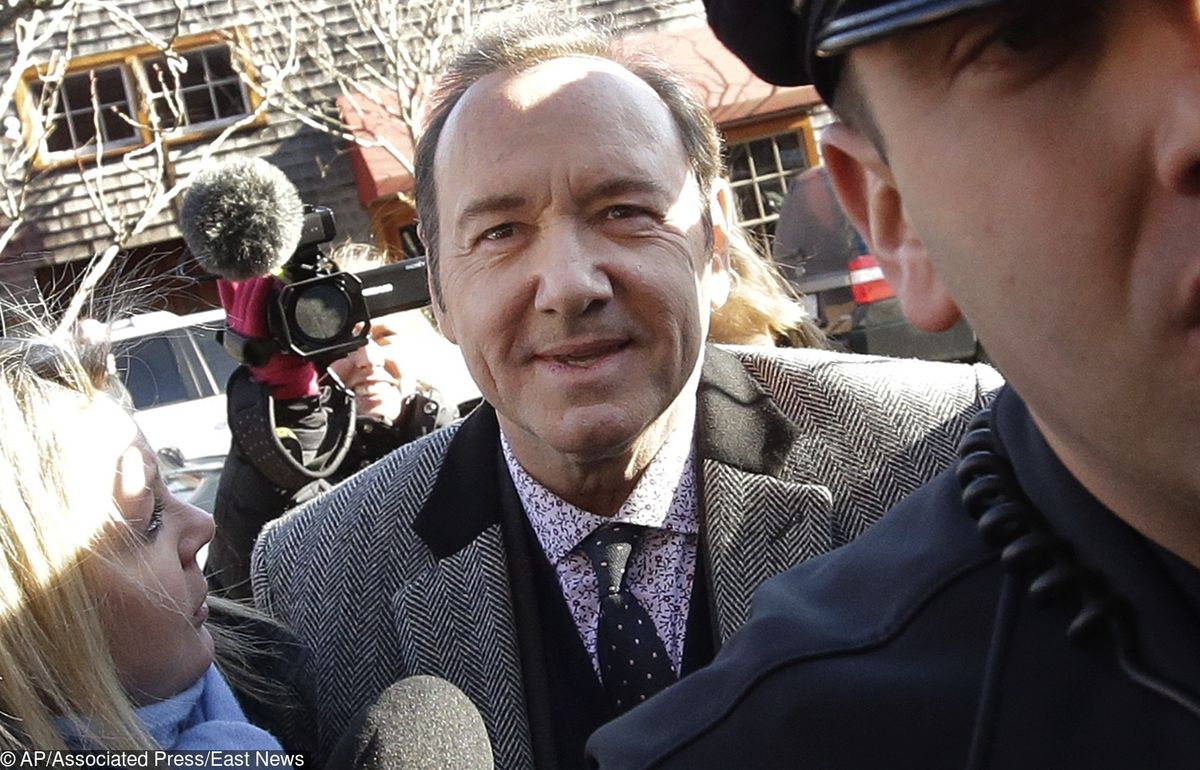 Kevin Spacey poleciał na rozprawę prywatnym samolotem. W sądzie spędził 10 minut