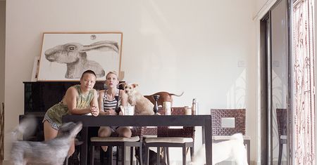 Tanja Holland ma znajomych z Facebooka na całym świecie. Wybrała się w podróż, by ich sfotografować