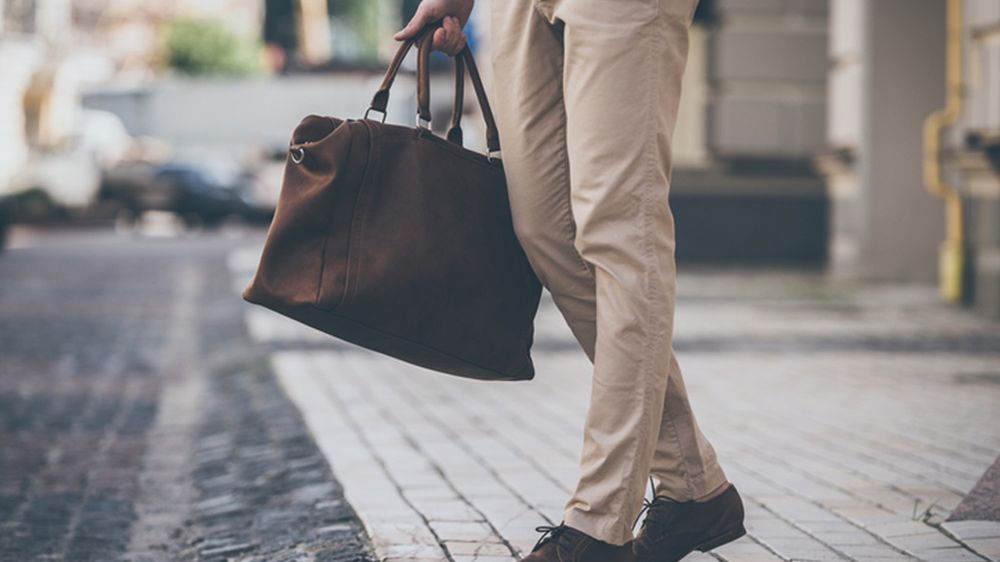 Do pracy, w której nie pasuje restrykcyjny dress code, może założyć półoficjalne wygodne buty