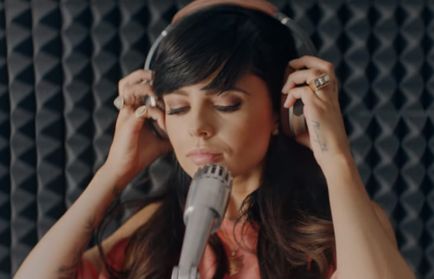 Basia Kurdej-Szatan, Gabi Drzewiecka i Modny Tata reklamują Fuzetea (wideo)