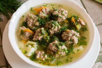 Lżejsza niż rosół, pyszniejsza od szczawiowej. Wiosną nie ma sobie równych