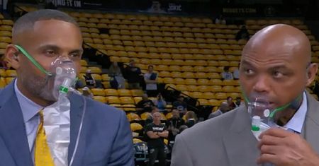 Co tam się działo? Komentatorzy NBA założyli maski tlenowe w studiu