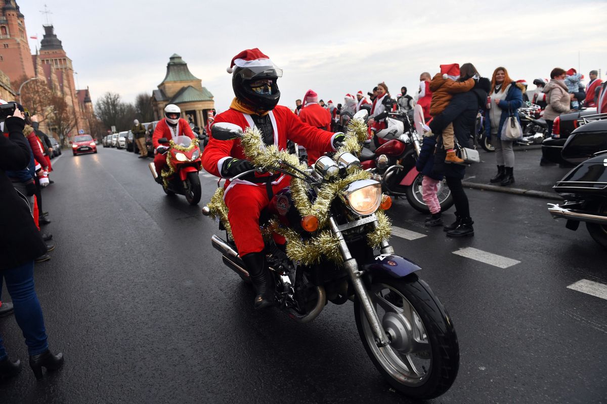 mikołajki 2020. Mikołaje na motocyklach jadą do dzieci ze szpitali i domów dziecka