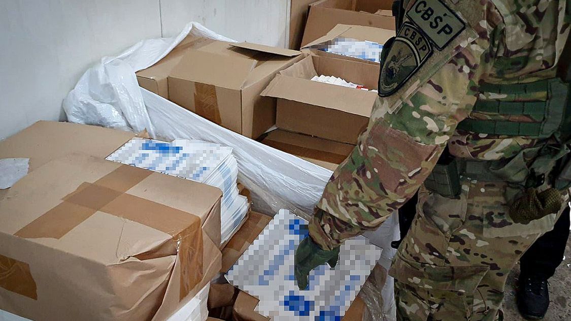 Produkowali nielegalnie papierosy. Trzech gangsterów przed sądem