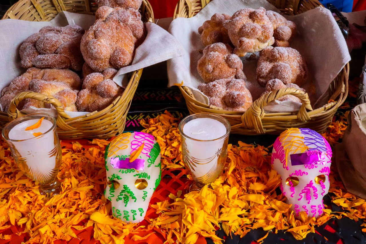 Pan de muerto, czyli meksykański chleb umarłych