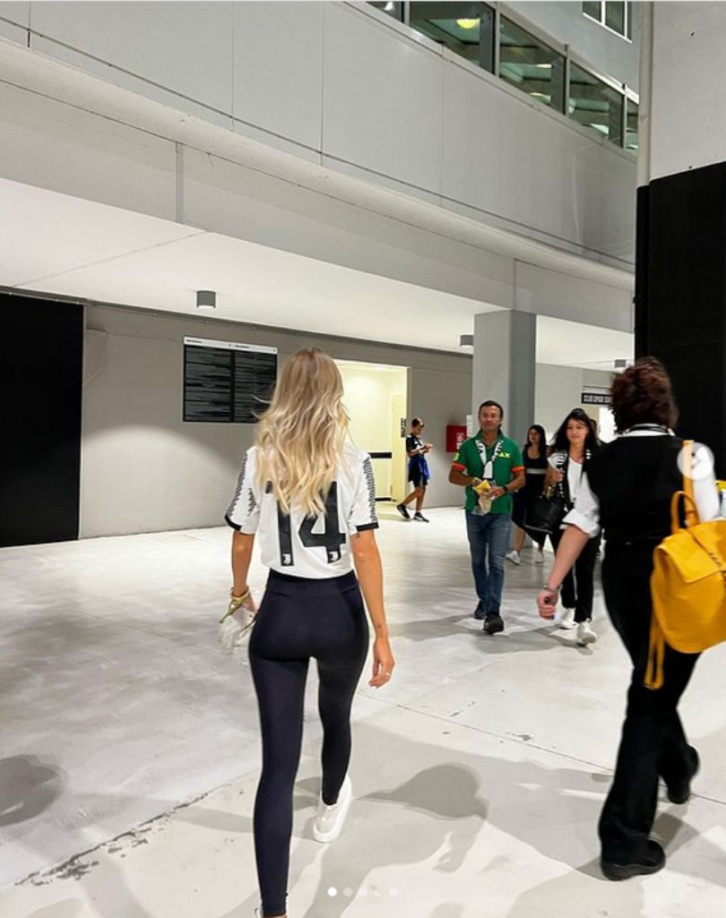 Marina Łuczenko i Agata Sieramska kibicują partnerom na meczu Juventusu